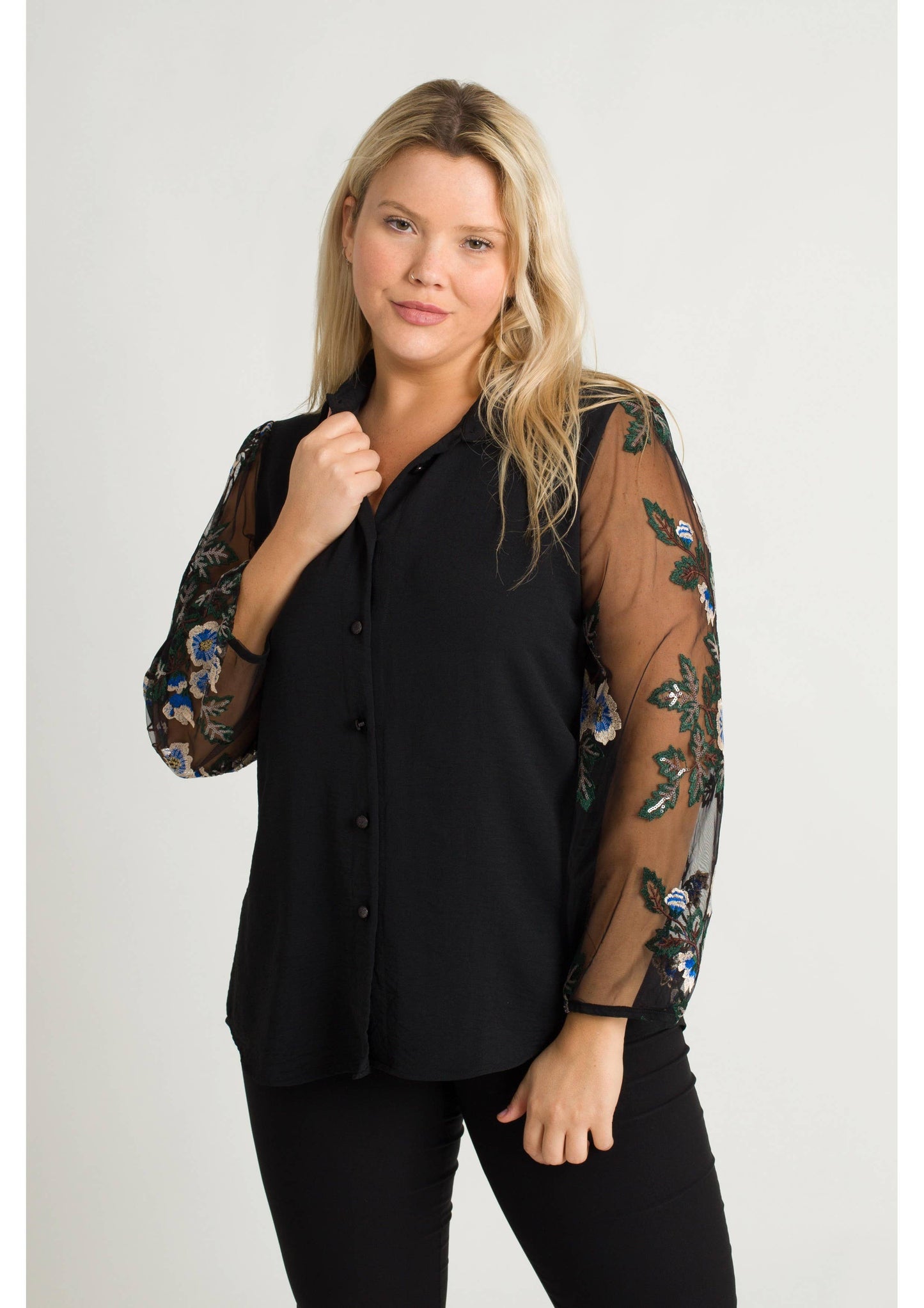 Bluse med blonderærmer Store Størrelser