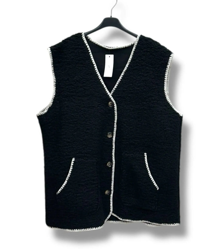 Fleece vest i flere farver med knapper