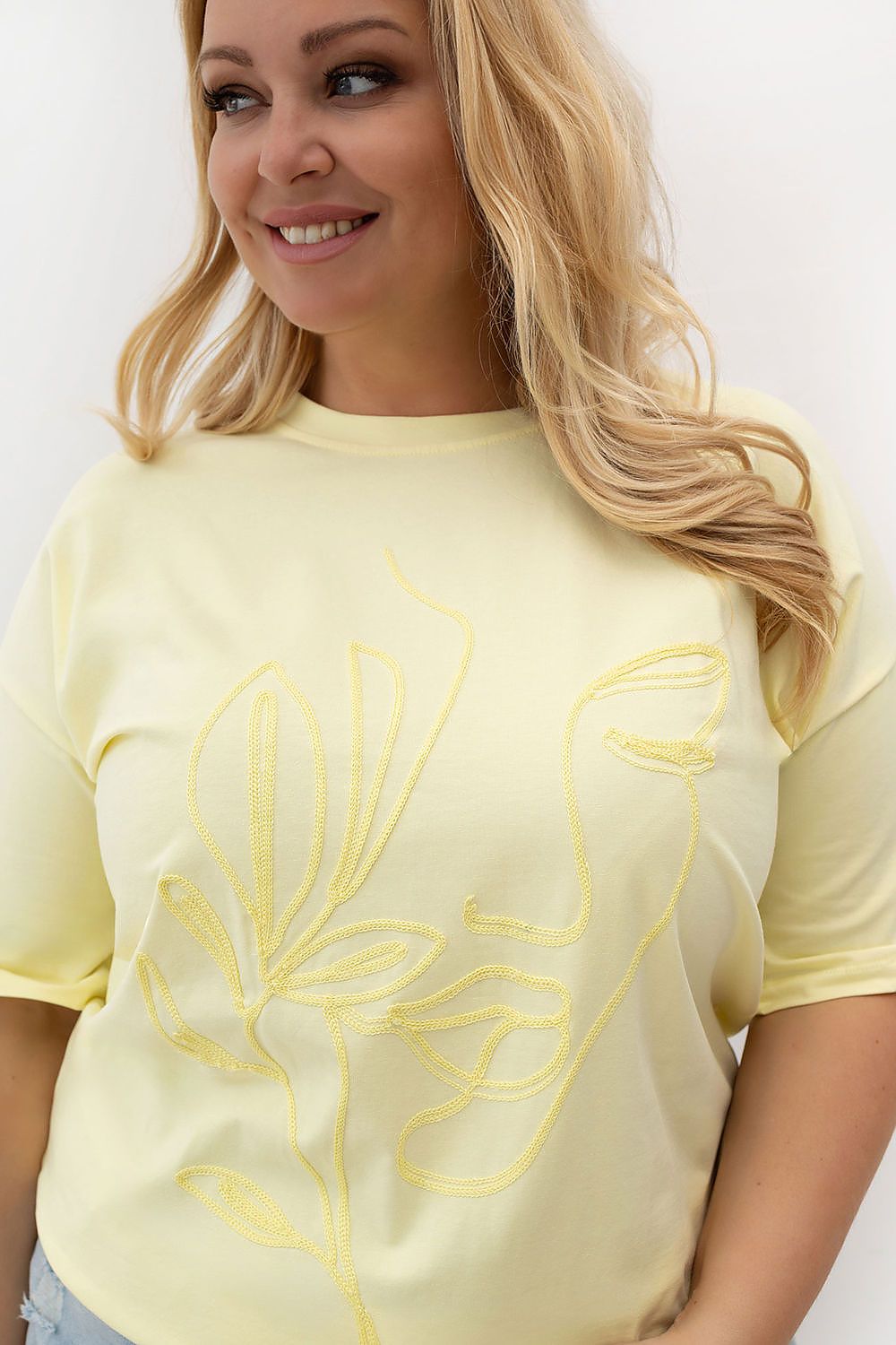 Plus size T-shirt model 230452 Relevance