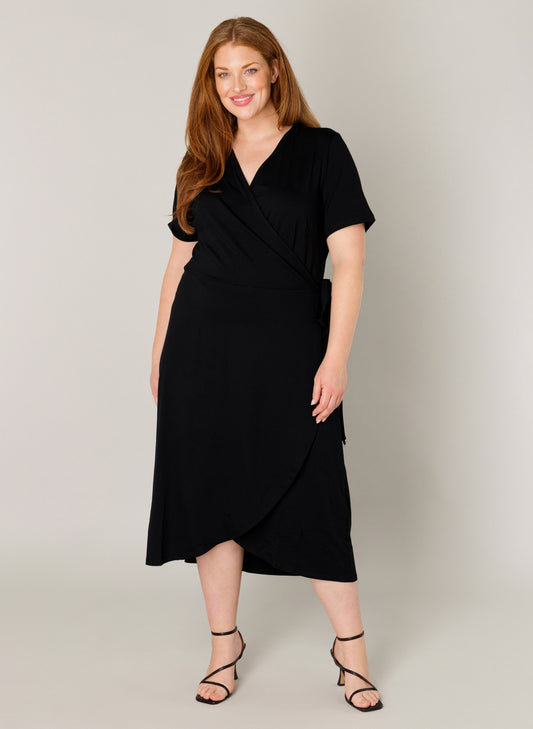 Slå om kjole i plus size bomuld