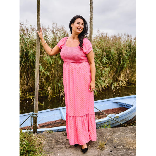 Preorder forår 26 Nora lyserød kjole  fra Zoye plus size