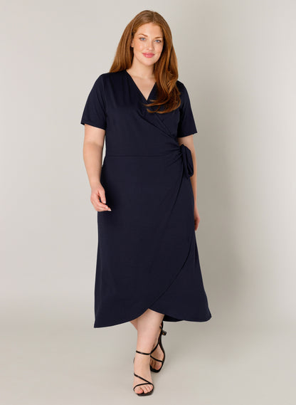 Abby kjole med ærme slå om plus size