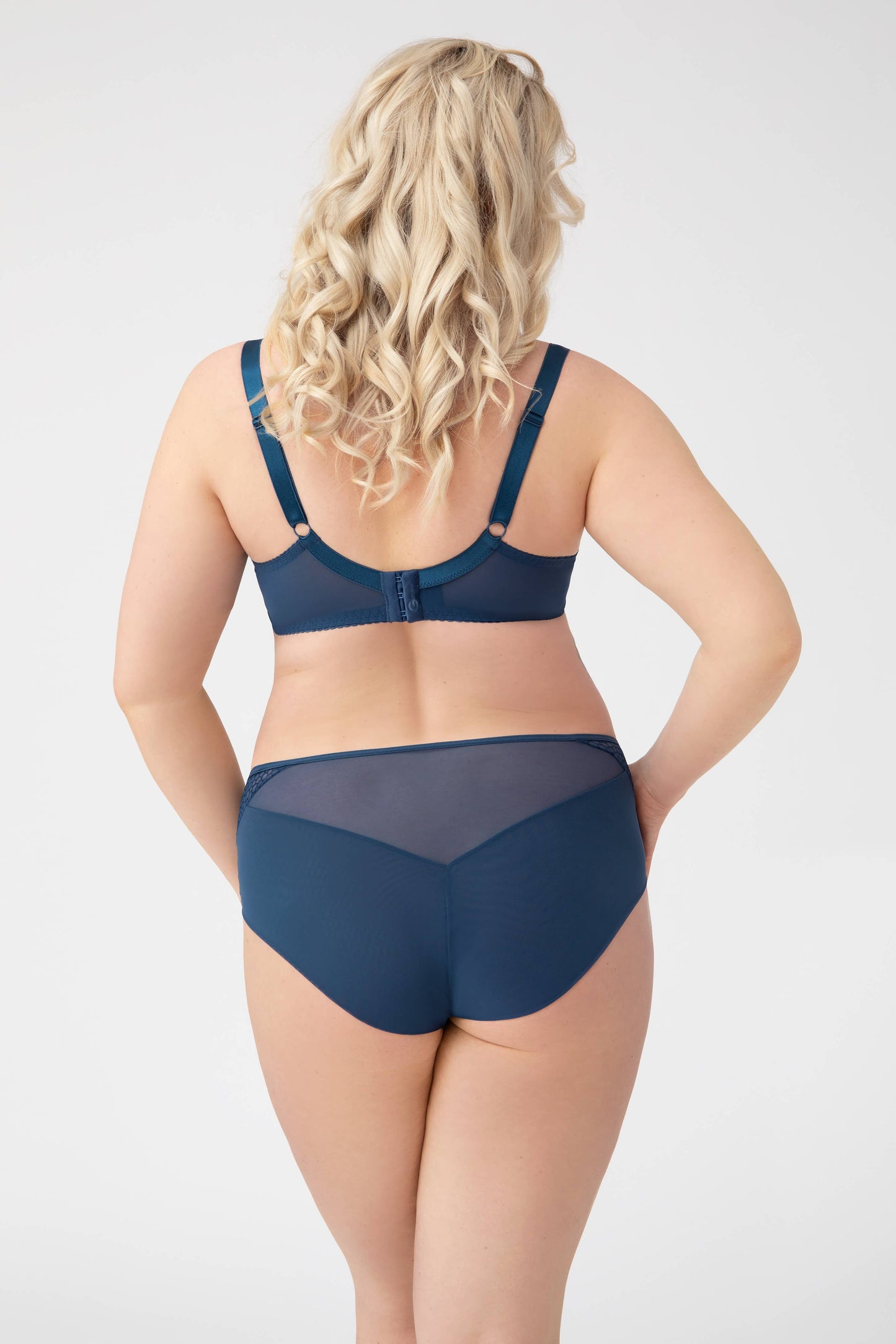 Edith Trusser - K729 plus size