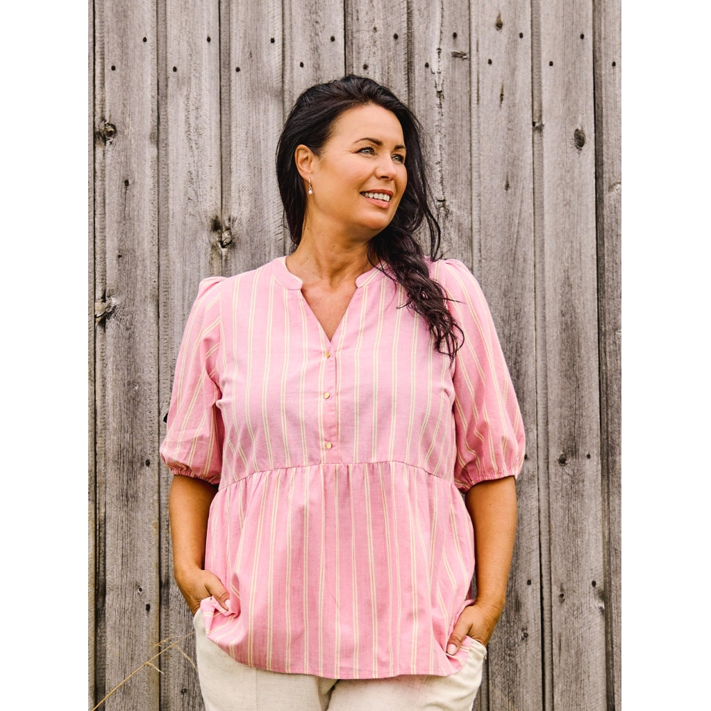 Pastel pink bluse med ærme fra Nordiske Curve