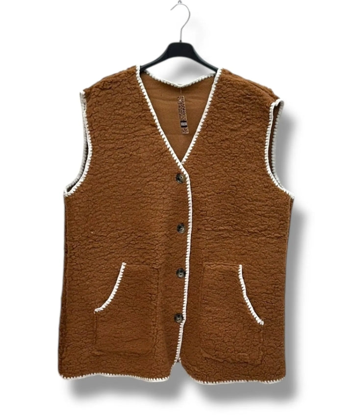 Fleece vest i flere farver med knapper