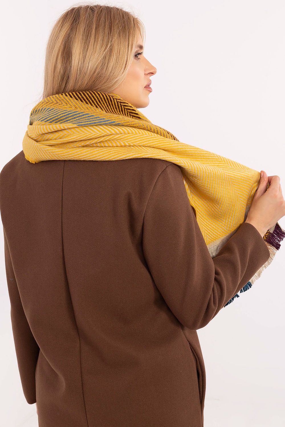  Shawl model 206043 AT 