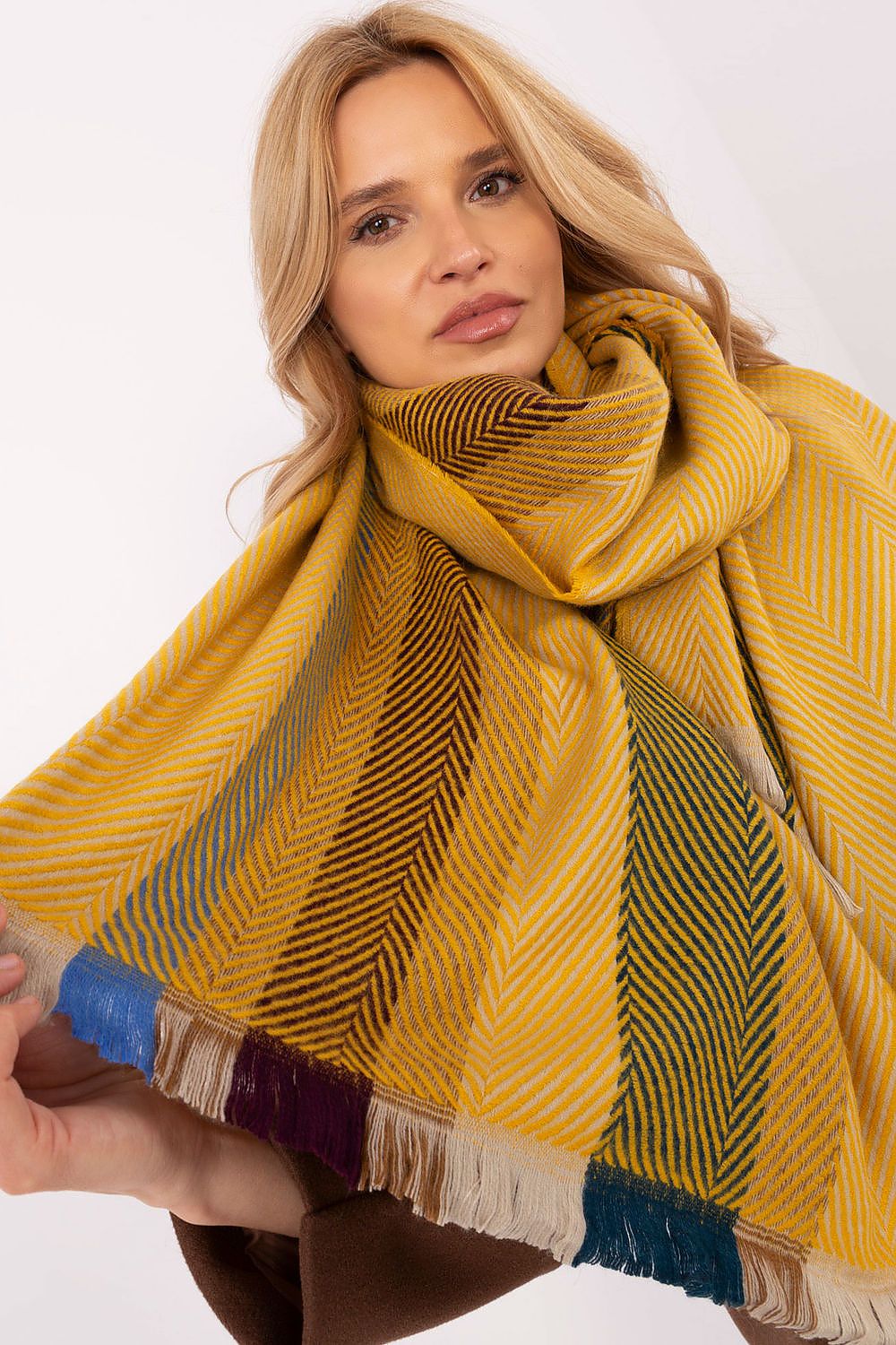  Shawl model 206043 AT 