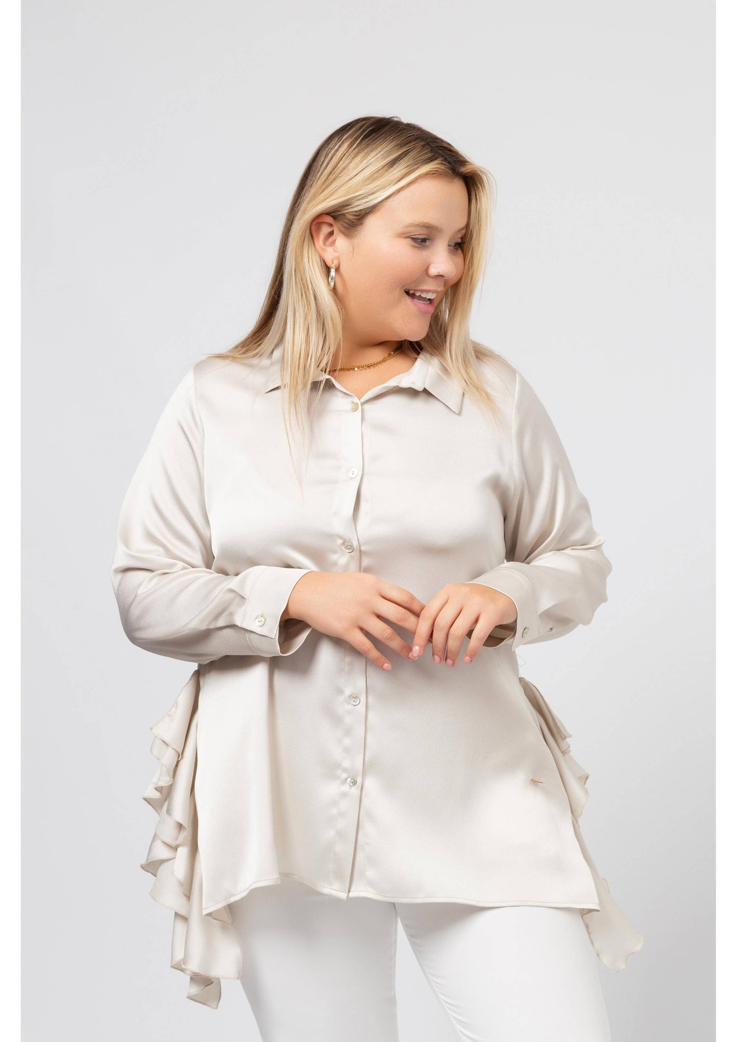 Almindelig bluse i satin Store Størrelser